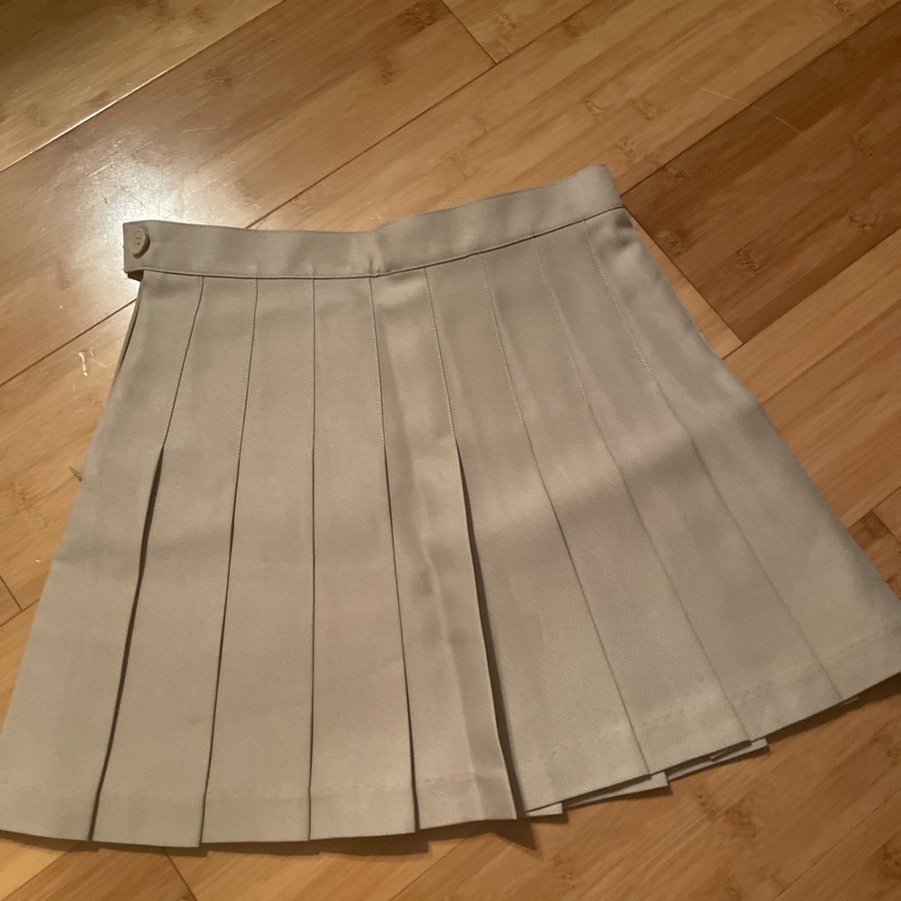 Selling beige American Apparel tennis skirt